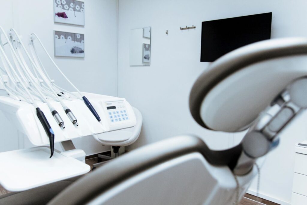 dentysta 12 Implanty zębów cała szczęka cena – co obejmuje koszt leczenia